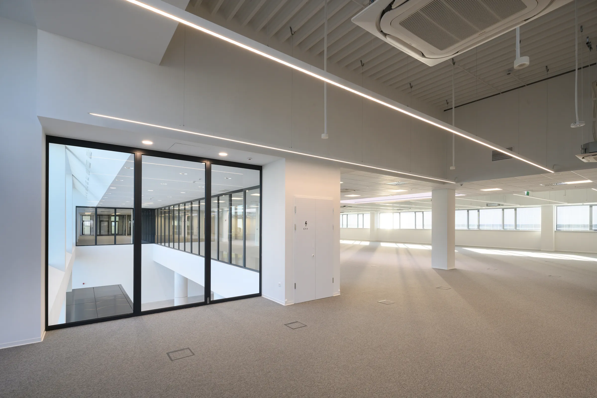 DAIKIN KSAWERÓW TAKENAKA EUROPE GmbH Photography Ingarden&Ewý Architekci